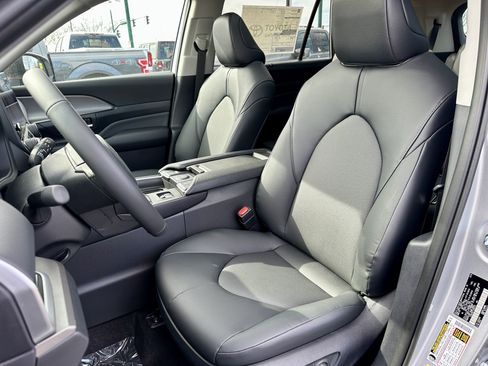 New 2026 Toyota Grand Highlander XLE image 15