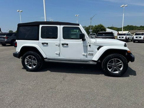 Used 2019 Jeep Wrangler Unlimited Sahara AWD/4WD image 4