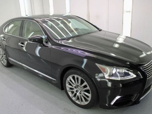 Used 2017 Lexus LS 460 w/ Comfort Package RWD image 11