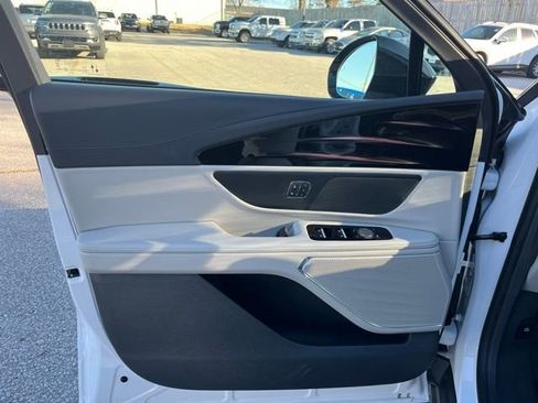 Used 2026 Lincoln Nautilus Premier image 13