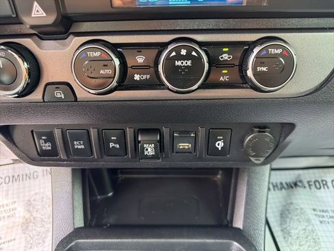 Used 2021 Toyota Tacoma TRD Off-Road w/ Technology Package AWD/4WD image 29