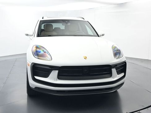 Certified 2025 Porsche Macan AWD/4WD image 18