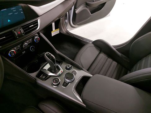 New 2025 Alfa Romeo Giulia w/ Veloce Package Rwd image 25