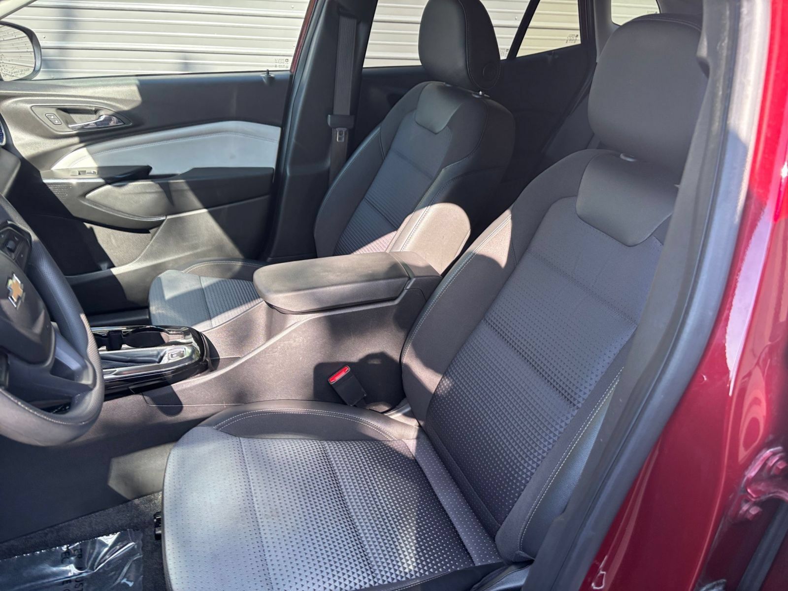Used 2025 Chevrolet Trax LT FWD image 21