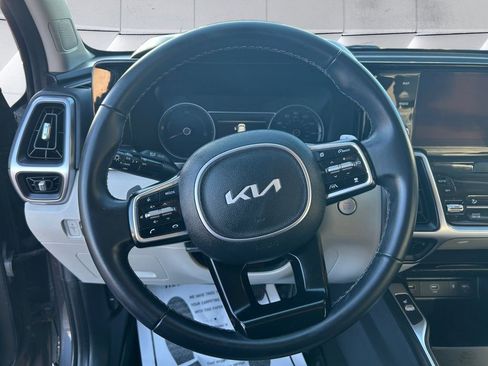 Used 2023 Kia Sorento EX image 9