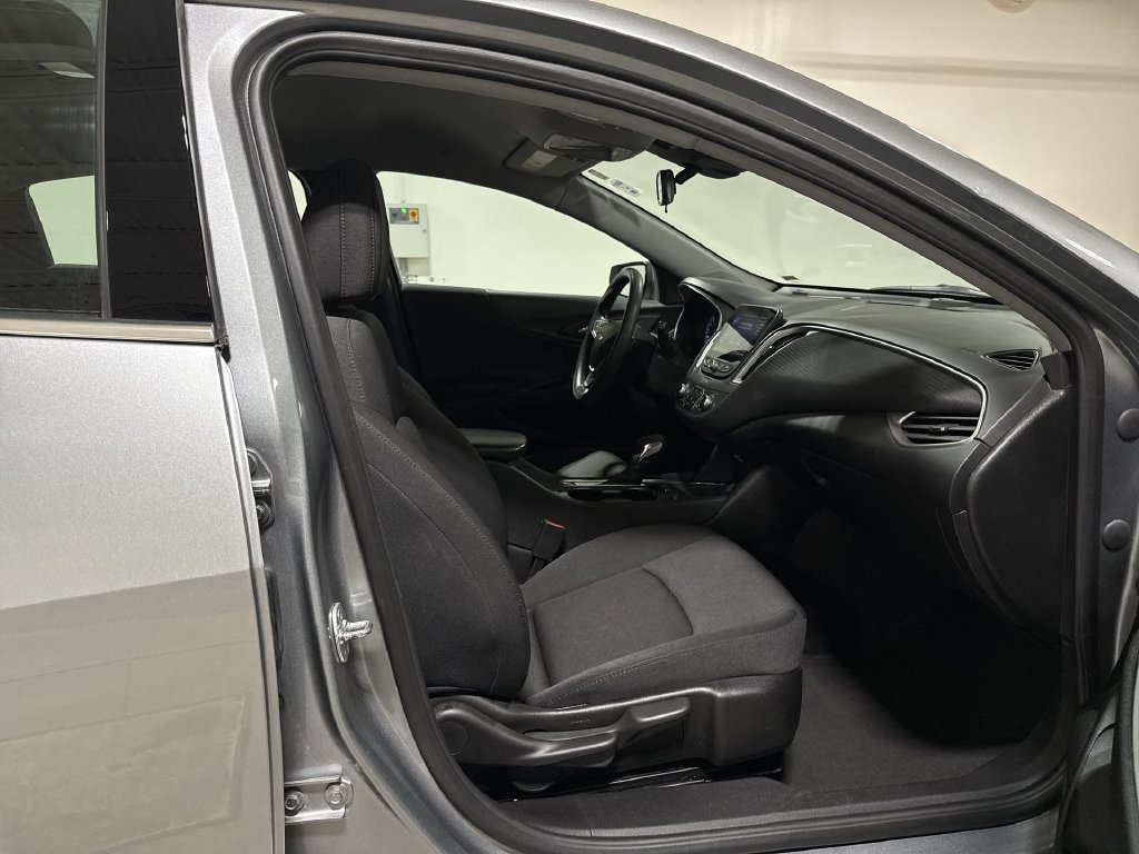 Used 2025 Chevrolet Malibu LT FWD image 21