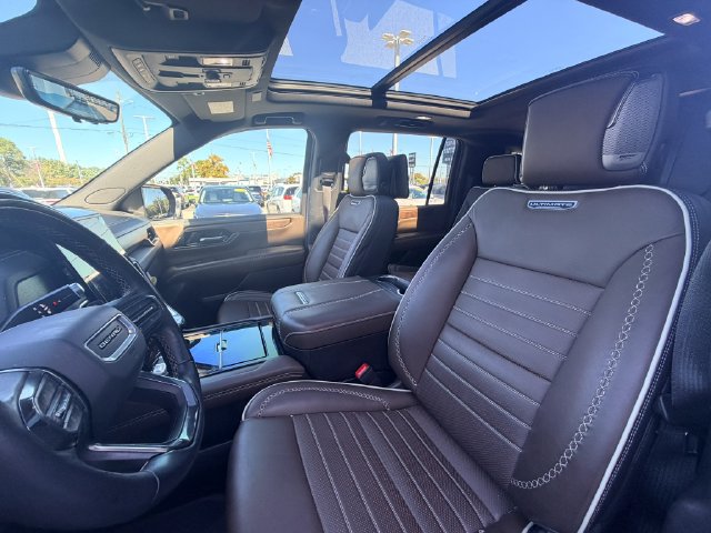 Used 2025 GMC Yukon XL Denali Ultimate AWD/4WD image 11