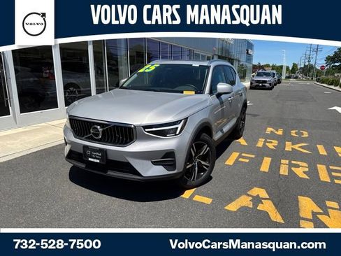 Certified 2025 Volvo XC40 B5 Core AWD/4WD image 1