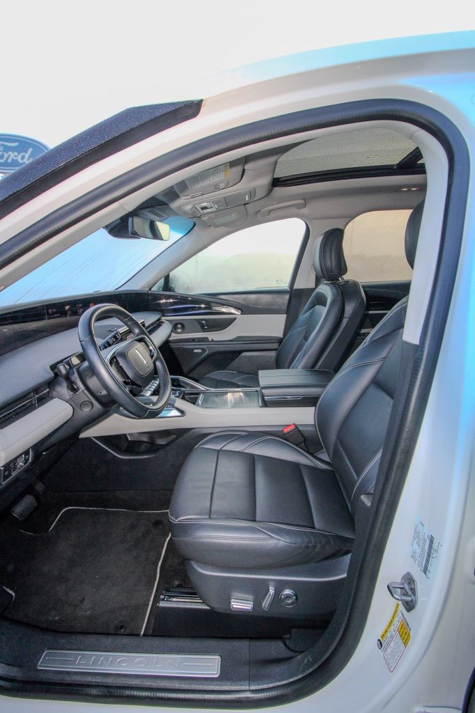 Used 2024 Lincoln Nautilus Premier w/ Equipment Group 102A AWD/4WD image 15