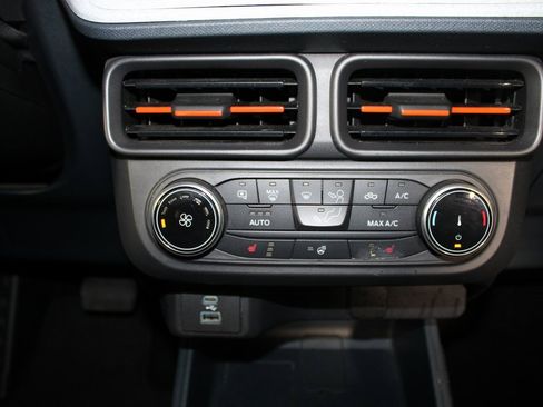 Certified 2022 Ford Maverick XLT w/ XLT Luxury Package image 14