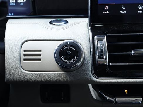Used 2023 Lincoln Navigator Reserve AWD/4WD image 17