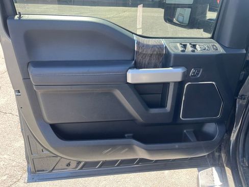 Used 2018 Ford F250 Lariat w/ Lariat Ultimate Package AWD/4WD image 12