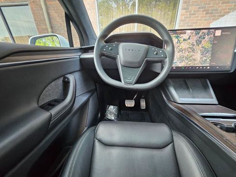 Used 2023 Tesla Model X AWD/4WD image 4
