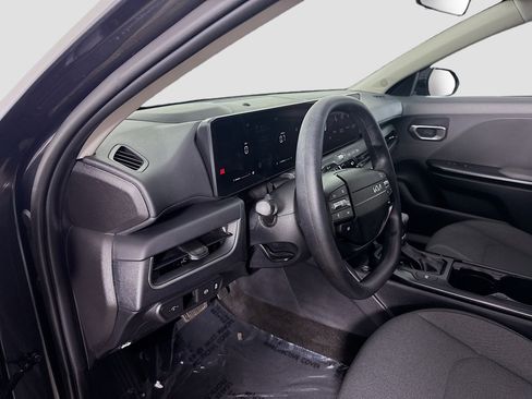 Used 2025 Kia K4 LXS FWD image 23