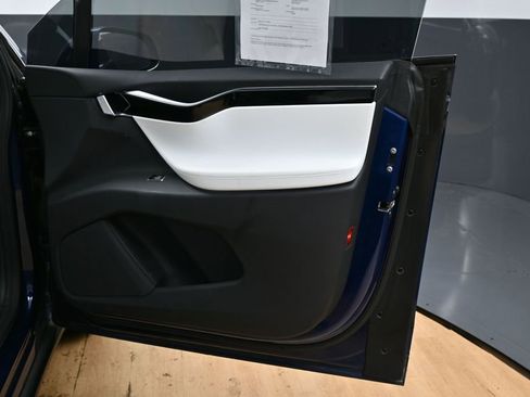 Used 2017 Tesla Model X 90D image 46