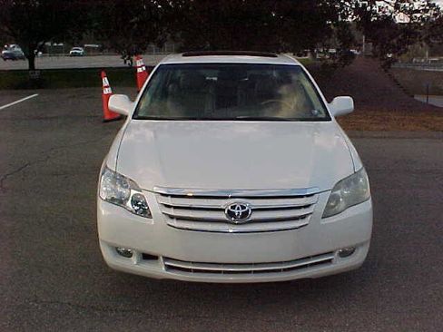 Used 2006 Toyota Avalon Limited image 3