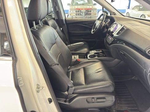 Used 2017 Honda Pilot Touring image 17