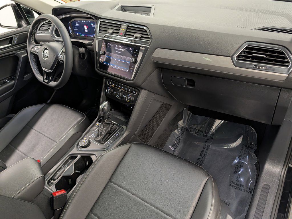 Used 2021 Volkswagen Tiguan SEL AWD/4WD image 34