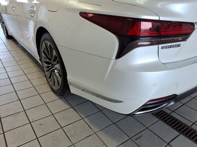 Used 2021 Lexus LS 500 w/ Accessory Package (Z2) RWD image 22