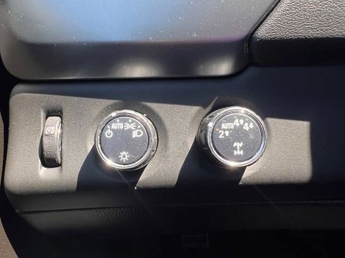 Used 2020 Chevrolet Suburban LS w/ Skid Plate Package image 20