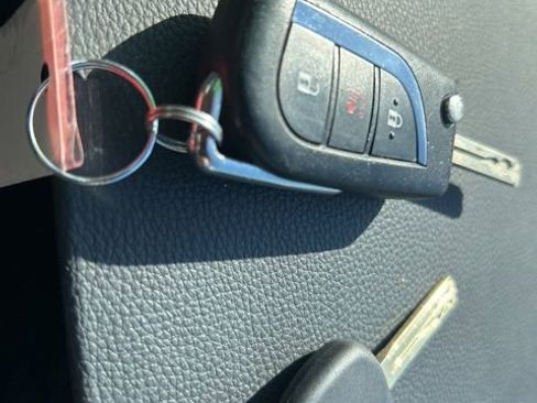 Used 2022 Toyota RAV4 LE FWD image 17
