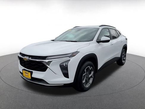 Used 2025 Chevrolet Trax LT FWD image 6