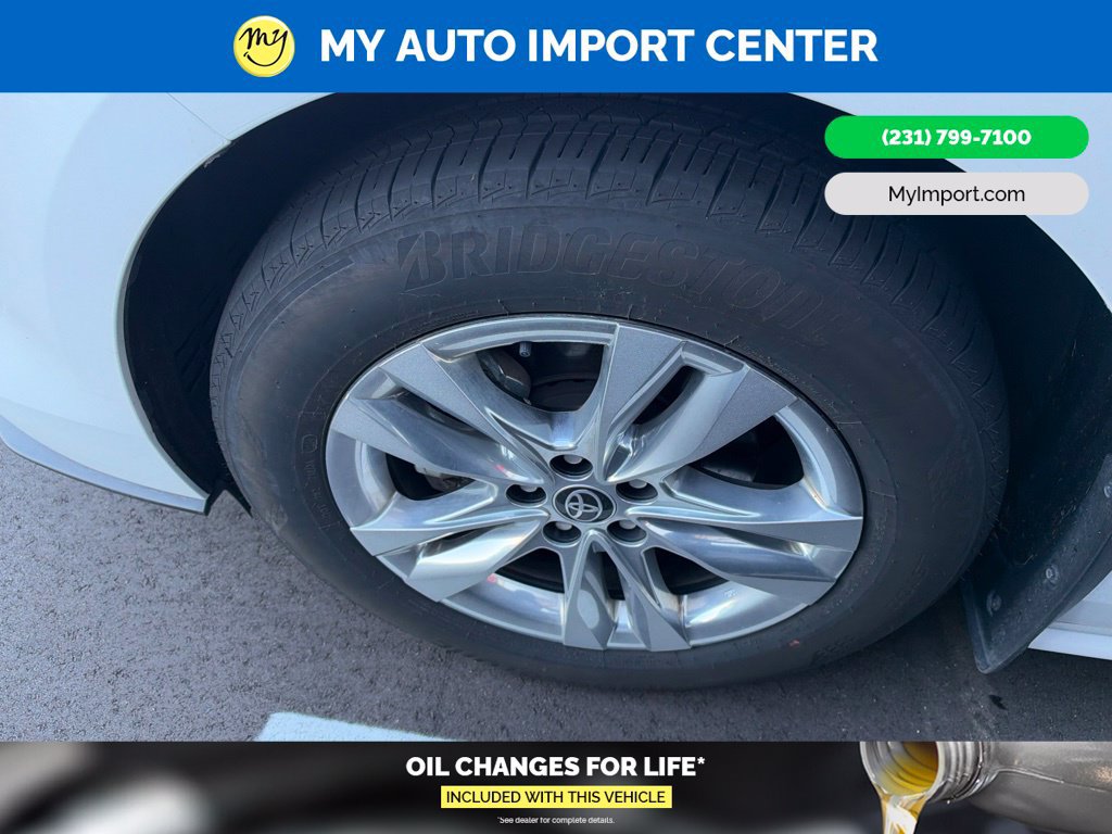 Certified 2025 Toyota Sienna XLE w/ XLE Plus Package AWD/4WD image 6