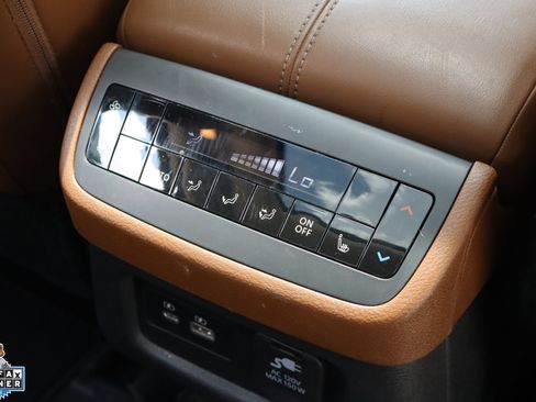 Used 2025 Nissan Pathfinder Platinum FWD image 29