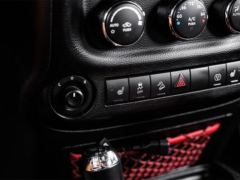 Used 2017 Jeep Wrangler Unlimited Rubicon image 18