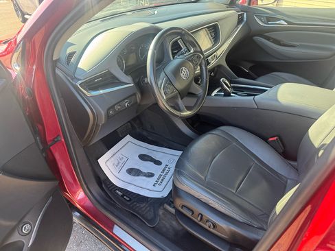 Used 2018 Buick Enclave Essence image 11