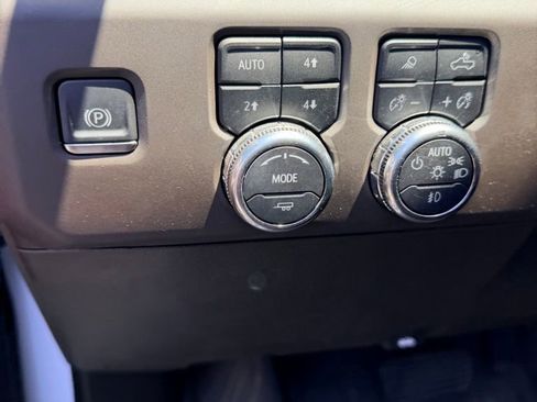Used 2024 GMC Sierra 2500 Denali w/ Denali Reserve Package AWD/4WD image 9