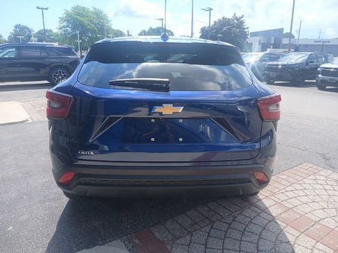 Used 2024 Chevrolet Trax LS FWD image 9