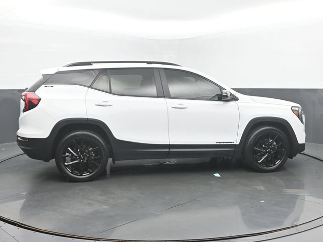 Used 2024 GMC Terrain SLE w/ Driver Convenience Package FWD image 6