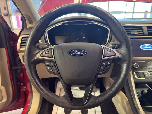 Used 2020 Ford Fusion SE FWD image 15