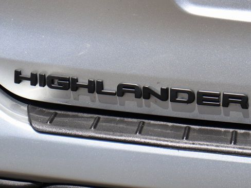 Used 2022 Toyota Highlander LE image 43