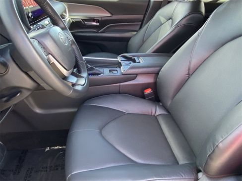 Certified 2025 Toyota Grand Highlander XLE image 21