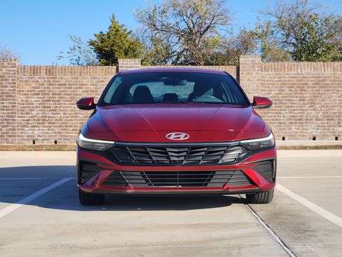 Used 2024 Hyundai Elantra SEL image 2