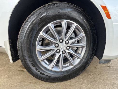 Used 2022 Buick Enclave Essence image 38