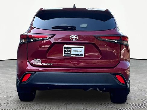 Certified 2025 Toyota Highlander LE FWD image 5