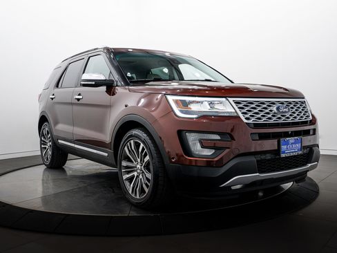 Used 2016 Ford Explorer Platinum AWD/4WD image 2