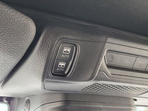 Used 2024 Jeep Wrangler Unlimited Rubicon AWD/4WD image 39