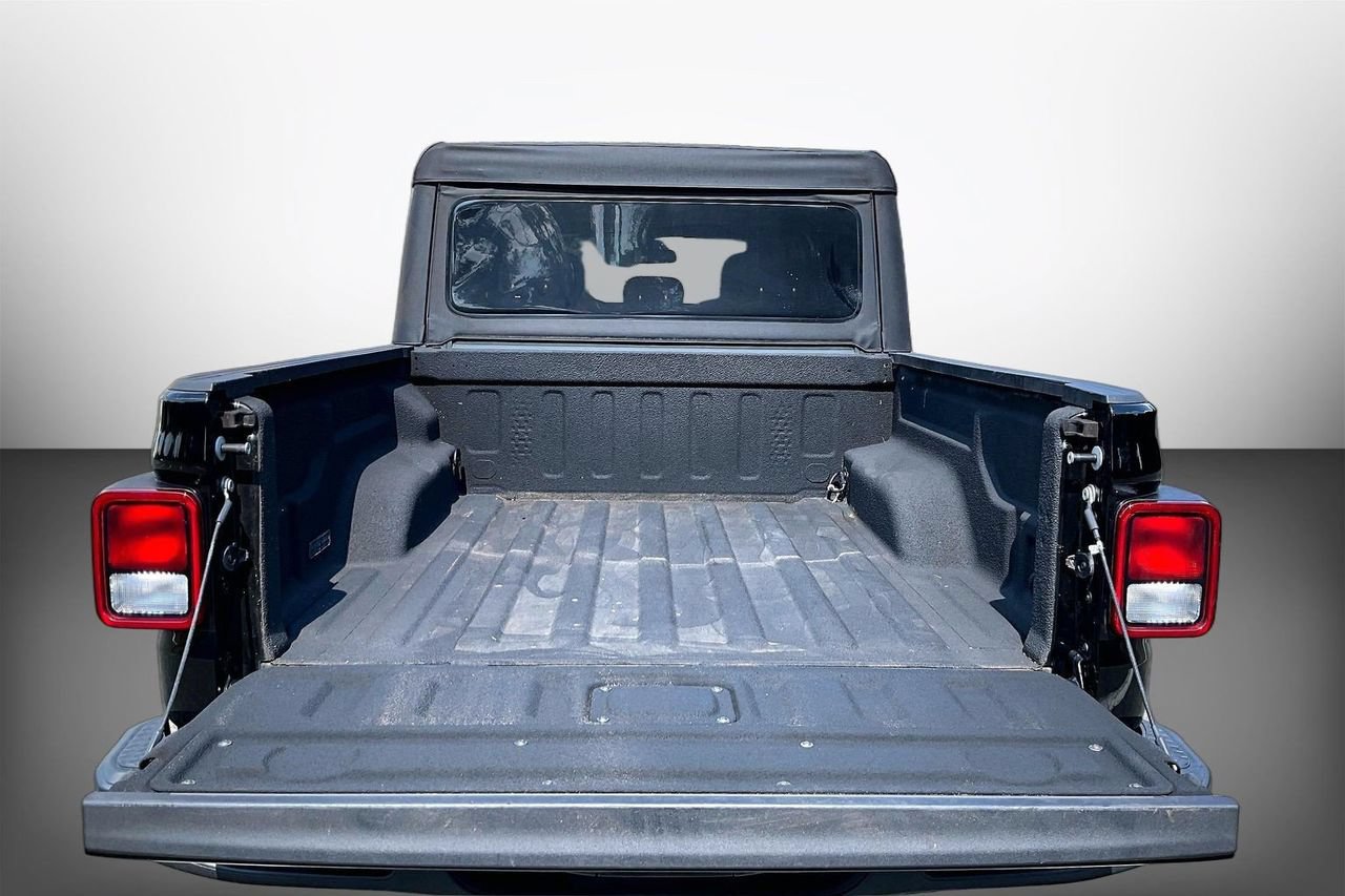 Certified 2020 Jeep Gladiator Overland w/ Trailer Tow Package AWD/4WD image 23