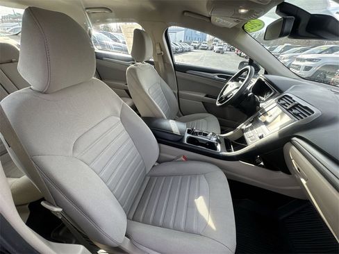 Used 2020 Ford Fusion SE image 23