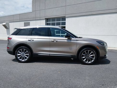 Used 2021 Lincoln Corsair AWD w/ Premium Package image 3