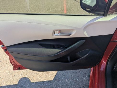 Used 2020 Toyota Corolla LE FWD image 9