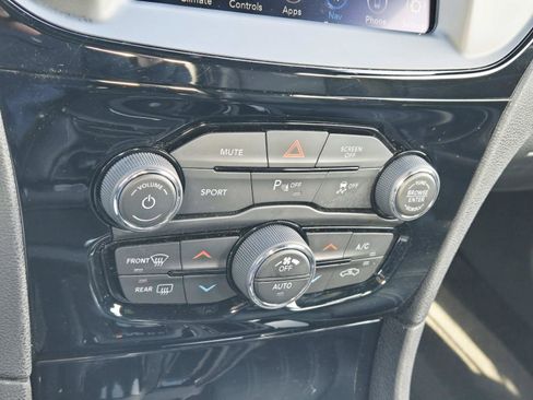 Used 2023 Chrysler 300 S image 33