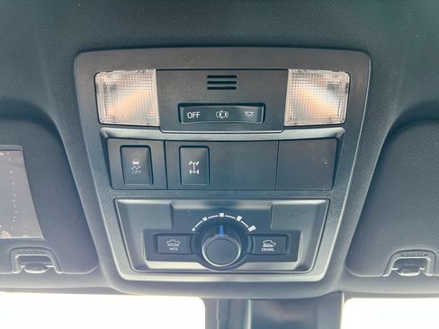 Used 2018 Toyota Tacoma TRD Off-Road AWD/4WD image 18