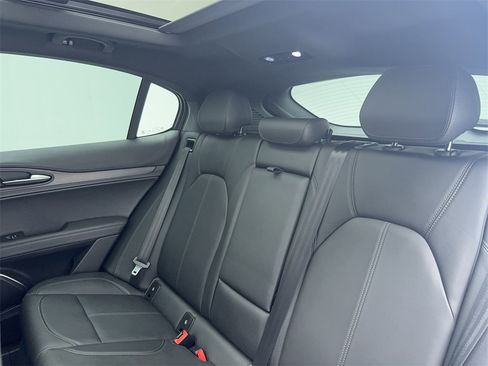 Used 2023 Alfa Romeo Stelvio Ti image 39