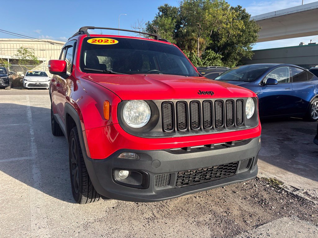 Used 2018 Jeep Renegade Altitude w/ UConnect 8.4 Nav Group AWD/4WD image 1