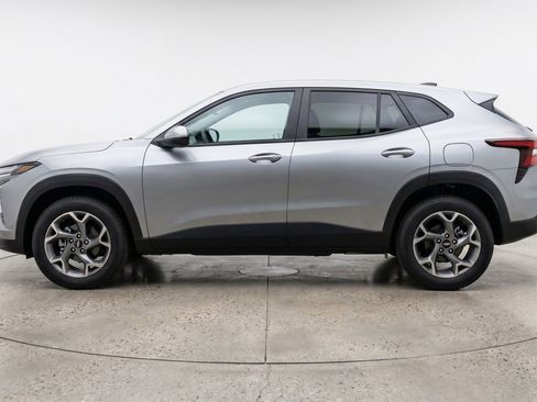 Used 2025 Chevrolet Trax LT FWD image 5